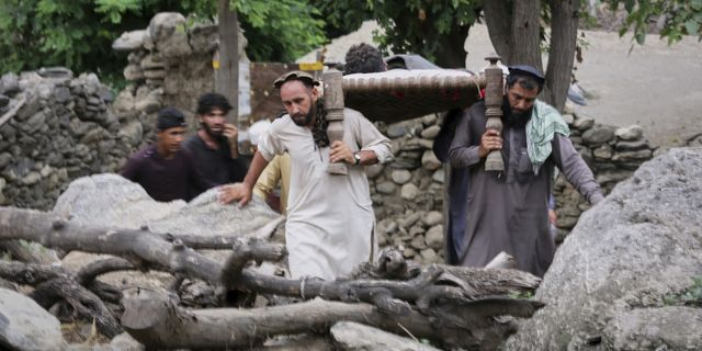 “Υπάρχει θάνατος σε κάθε σπίτι” – Θρήνος και απόλυτη καταστροφή στο Αφγανιστάν μετά τον σεισμό