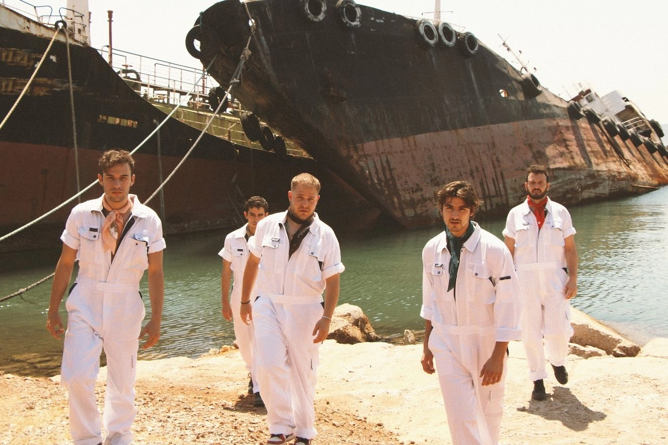 (Όλα)ν όσα αφήνουμε < για ένα αύριο που δε θα ’ρθει ποτέ…