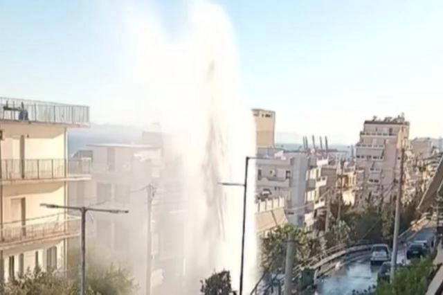 Πίδακας νερού στο Κερατσίνι
