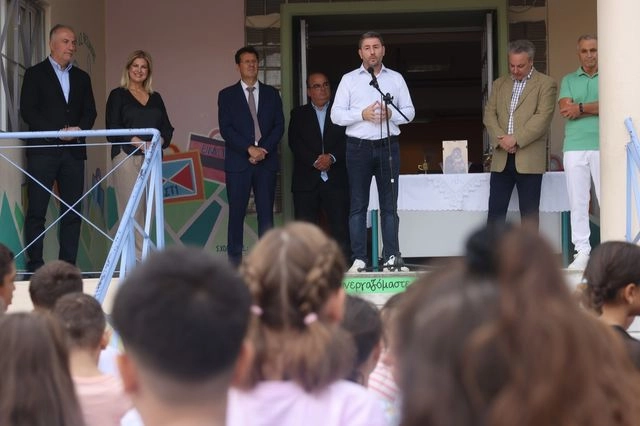 Στον αγιασμό σχολείων της Θεσσαλονίκης ο Ανδρουλάκης – “Προτεραιότητά μας η δημόσια Παιδεία”