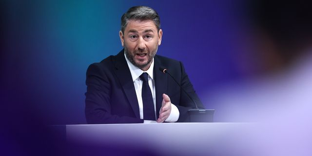 Εσωκομματικό μήνυμα Ανδρουλάκη: “Δουλειά για το πρόγραμμα, όχι πάσες στη ΝΔ”