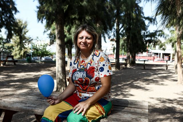 “Με έχουν διώξει από παιδικό πάρτι” – Η ζωή του κλόουν στην Ελλάδα