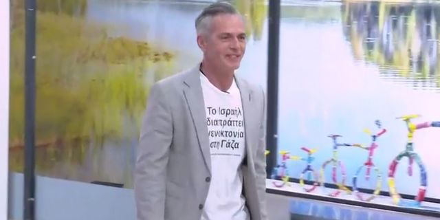 Ο Μάριος Αθανασίου με μπλούζα υπέρ της Παλαιστίνης on air – “Λέμε τα αυτονόητα”