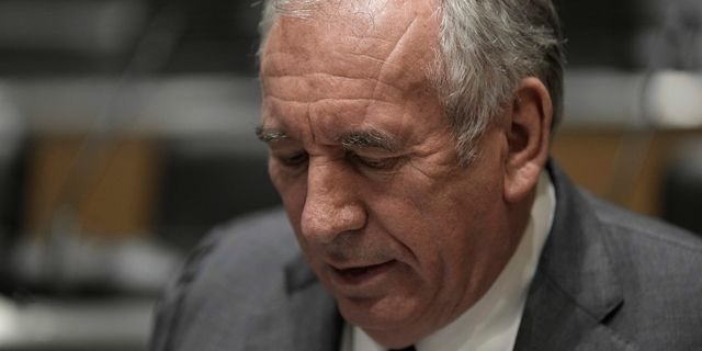 BBC: Γιατί “έπρεπε” να φύγει ο Φρανσουά Μπαϊρού