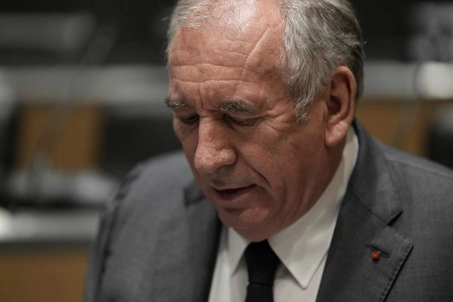 BBC: Γιατί “έπρεπε” να φύγει ο Φρανσουά Μπαϊρού