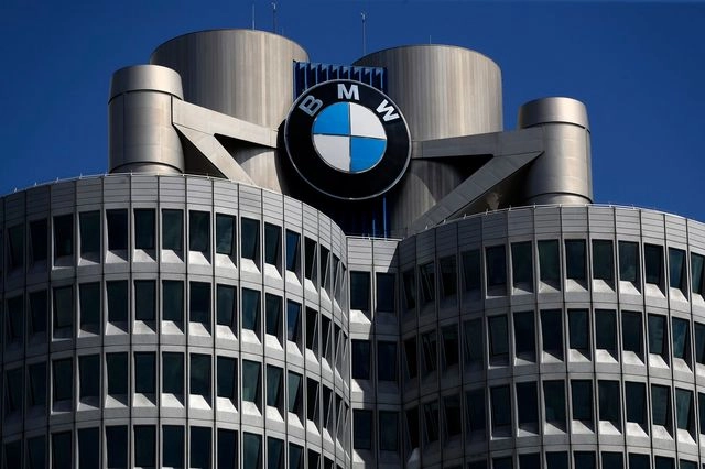 Η BMW ανακαλεί εκατοντάδες χιλιάδες αυτοκίνητα σε όλο τον κόσμο