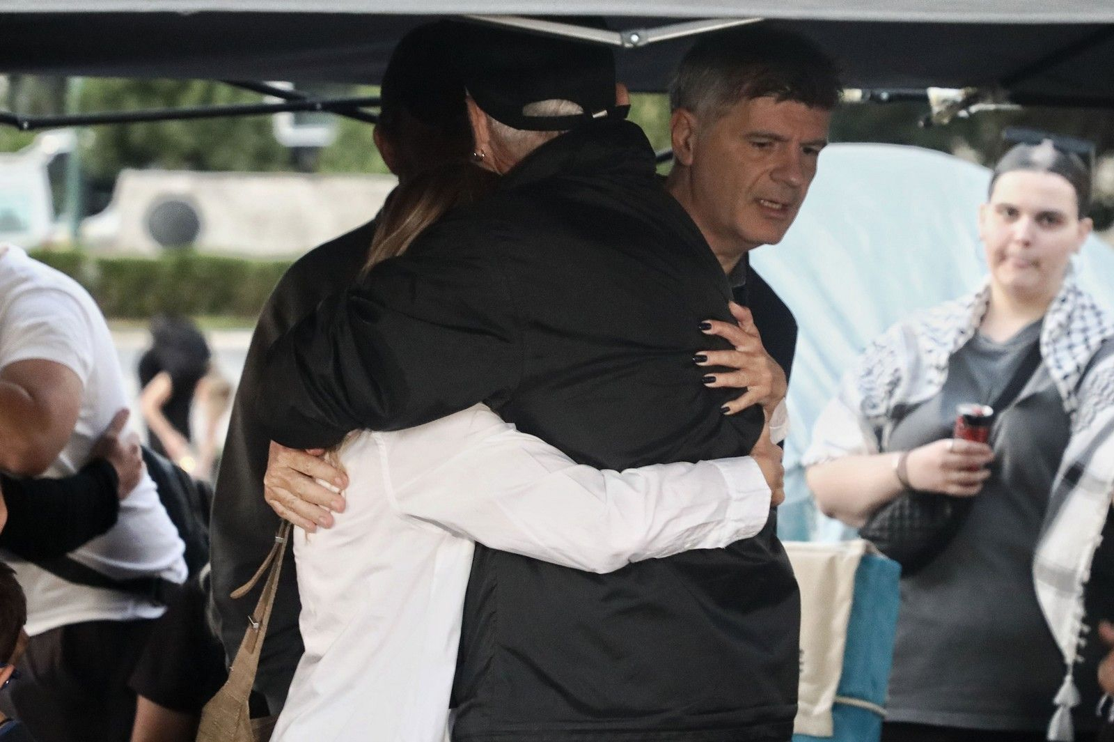 Νατάσσα Μποφίλιου και Φοίβος Δεληβοριάς στο πλευρό του Πάνου Ρούτσι