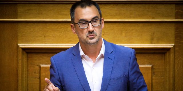 Χαρίτσης: “Μισό καφέ την ημέρα τα μέτρα στήριξης Μητσοτάκη”