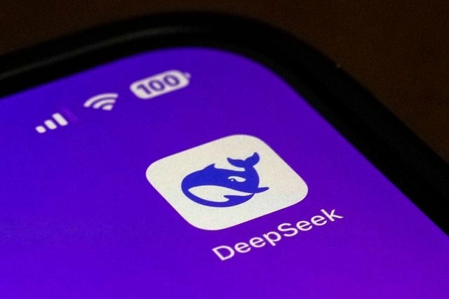 Η DeepSeek εκπαίδευσε μοντέλο της με μόλις 294.000 δολάρια