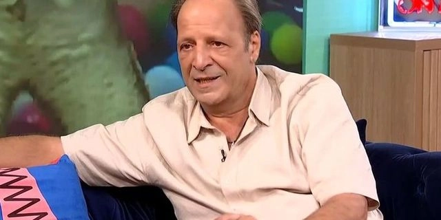 Δημήτρης Αποστόλου για “Δυο Ξένους”: Το αρχικό καστ, η επιλογή της Βανδή και ο λόγος που δεν έγινε η 3η σεζόν