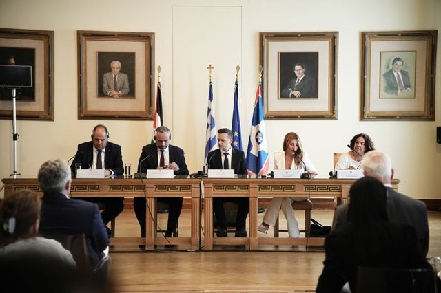 Συνάντηση Δούκα με τον δήμαρχο Βηθλεέμ και τον Παλαιστίνιο πρέσβη: “Να σταματήσει άμεσα η γενοκτονία”