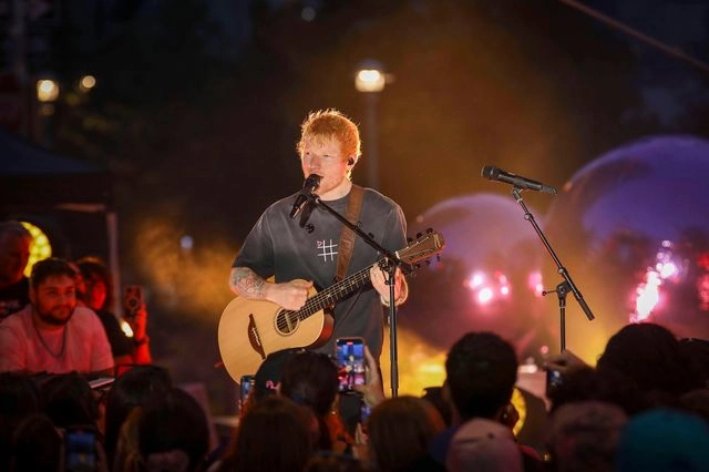 Ο Ed Sheeran απέρριψε πρόταση να δώσει την πρώτη του συναυλία στο… διάστημα