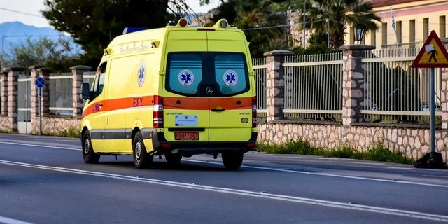 Αλεξανδρούπολη: Άνοιξε η πόρτα ασθενοφόρου και η ασθενής βρέθηκε στον δρόμο