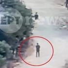 Βίντεο: Η στιγμή που ο 32χρονος συλληφθείς για σεξουαλική παρενόχληση βάζει φωτιά στον Υμηττό