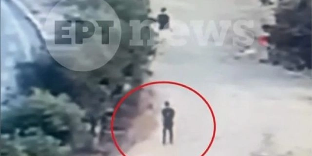 Βίντεο: Η στιγμή που ο 32χρονος συλληφθείς για παρενόχληση βάζει φωτιά στον Υμηττό