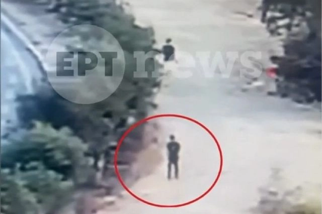 Βίντεο: Η στιγμή που ο 32χρονος συλληφθείς για σεξουαλική παρενόχληση βάζει φωτιά στον Υμηττό