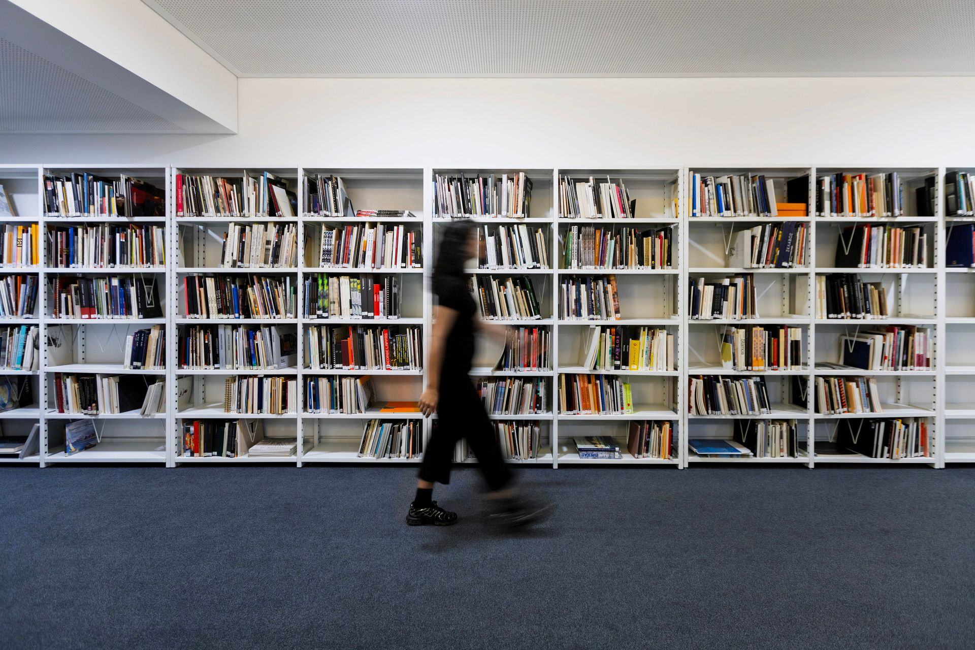 Βιβλιοθήκη ΕΜΣΤ