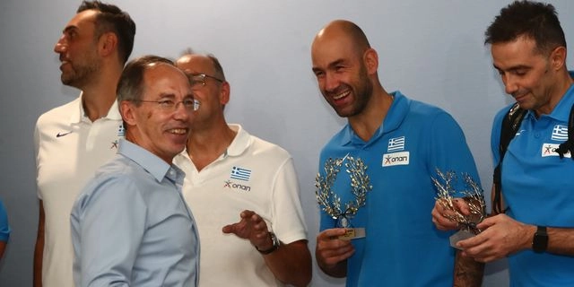 EuroBasket 2025: Η Εθνική έφτασε στην Αθήνα υπό τους ήχους του Final Countdown