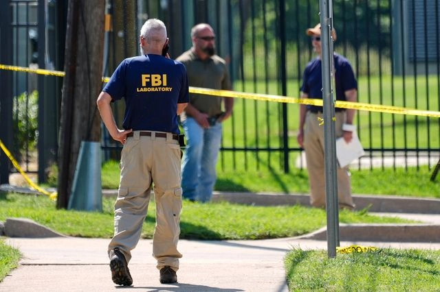 FBI: Μαζικές απολύσεις πρακτόρων που γονάτισαν σε διαμαρτυρία για τον Τζορτζ Φλόιντ