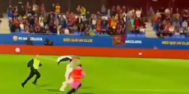 Μπαρτσελόνα – Χετάφε: Φίλαθλος μπήκε στο γήπεδο με σημαία της Παλαιστίνης