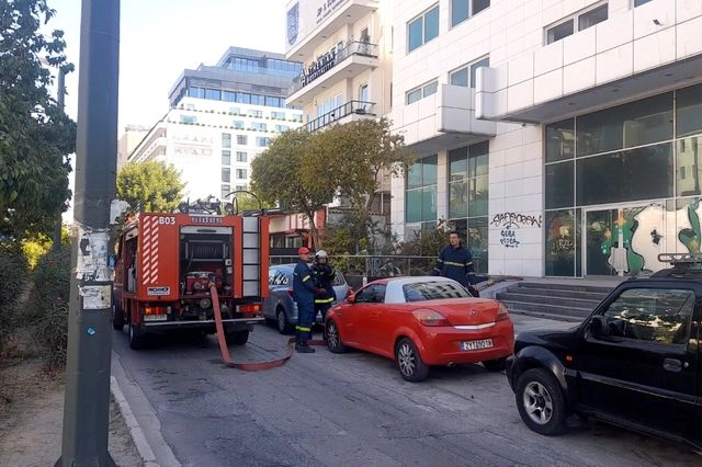 Φωτιά σε κτίριο της Συγγρού