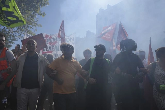 “Βράζει” η Γαλλία – Διαδηλωτές εισέβαλαν στο υπουργείο Οικονομικών