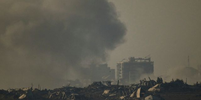 Γάζα: Ο ισραηλινός στρατός βομβάρδισε πολυώροφο κτίριο με εκτοπισμένους Παλαιστίνιους