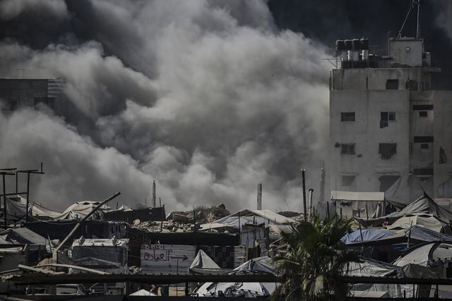Το Ισραήλ κλιμακώνει τη χερσαία επιχείρηση στην πόλη της Γάζας – “Ό βομβαρδισμός είναι αδιανόητος”