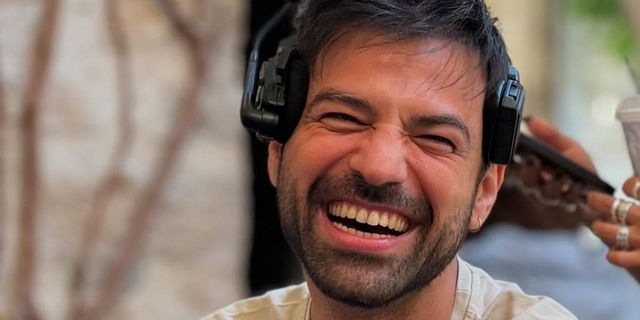 Ανδρέας Γεωργίου: Ταΐζει την κόρη του στο κρεβάτι – Το τρυφερό στιγμιότυπο