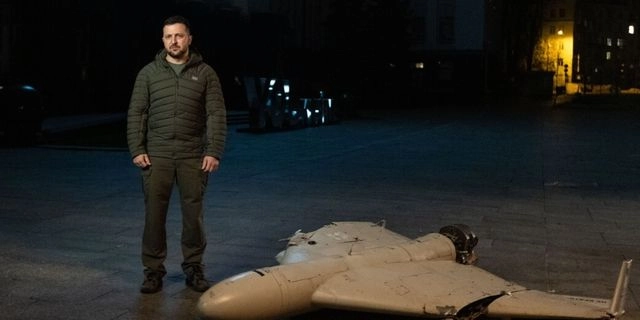 Ο Ζελένσκι με drone Gerbera που έχει καταρριφθεί