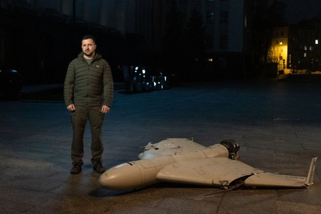 Ο Ζελένσκι με drone Gerbera που έχει καταρριφθεί