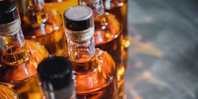 ΑΑΔΕ: Δυο “χτυπήματα” σε λαθραία ποτά και σε παράνομες αποστακτικές μηχανές