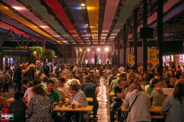 Το Burger Fest επιστρέφει στο Παλιό Αμαξοστάσιο για ένα ακόμη τριήμερο γεμάτο γεύση και μουσική