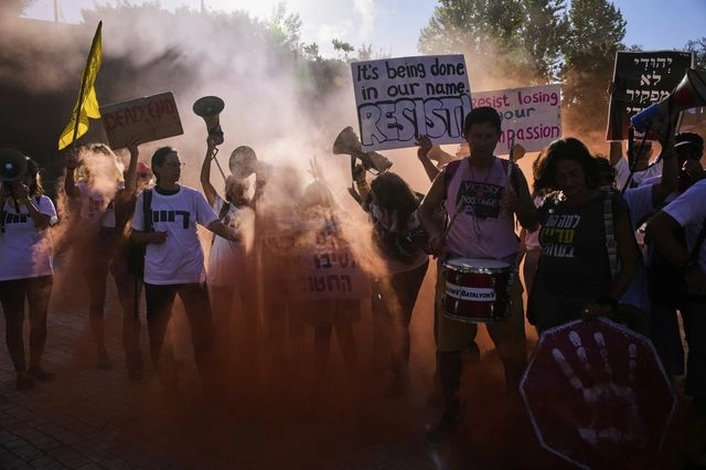Πορεία διαμαρτυρίας στο σπίτι του Νετανιάχου: “Σταμάτα να καθυστερείς”