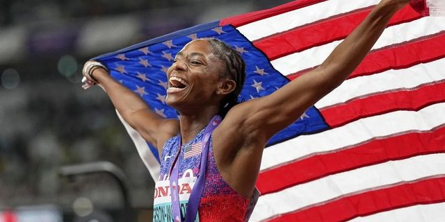 Παγκόσμιο Πρωτάθλημα Στίβου: Έγραψε ιστορία η Μελίσα Τζέφερσον-Γούντεν, κατακτώντας το χρυσό στα 100 και τα 200 μέτρα