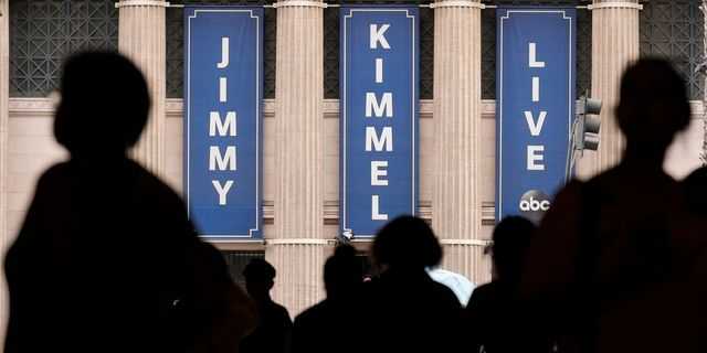 Στο πλευρό του Τζίμι Κίμελ το Χόλιγουντ μετά την αναστολή της εκπομπής του