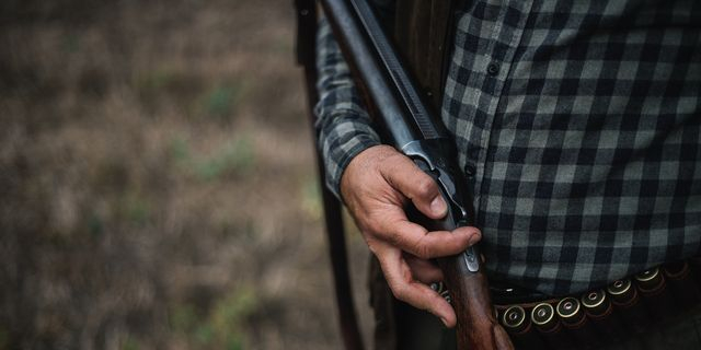 Άνδρας με καραμπίνα (φωτογραφία αρχείου)