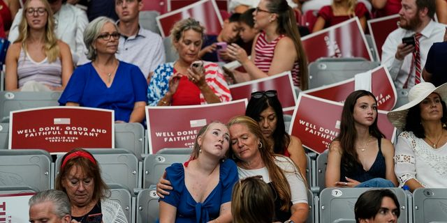 Κοσμοσυρροή για την κηδεία Κερκ – Δρακόντεια μέτρα ασφαλείας