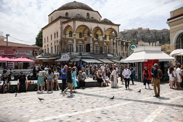 ΕΛΣΤΑΤ: “Προσγείωση” της ανάπτυξης στο β’ τρίμηνο – “Καμπανάκι” για την οικονομία