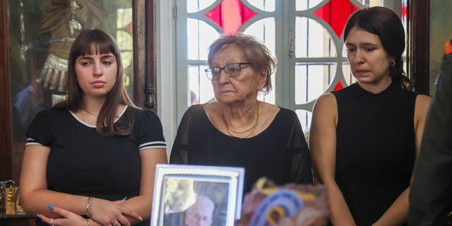 Χανιά: Συγκίνηση στο τελευταίο αντίο στον Νίκο Παπαδάκη