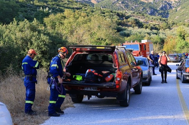 Λάρισα: Απεγκλωβίστηκε ζωντανός ο άνδρας που είχε παγιδευτεί σε σπηλιά