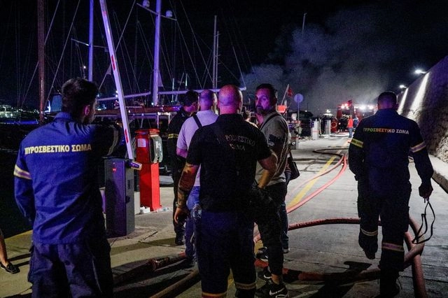 Λευκάδα: Βυθίστηκε τουριστικό σκάφος έπειτα από πυρκαγιά