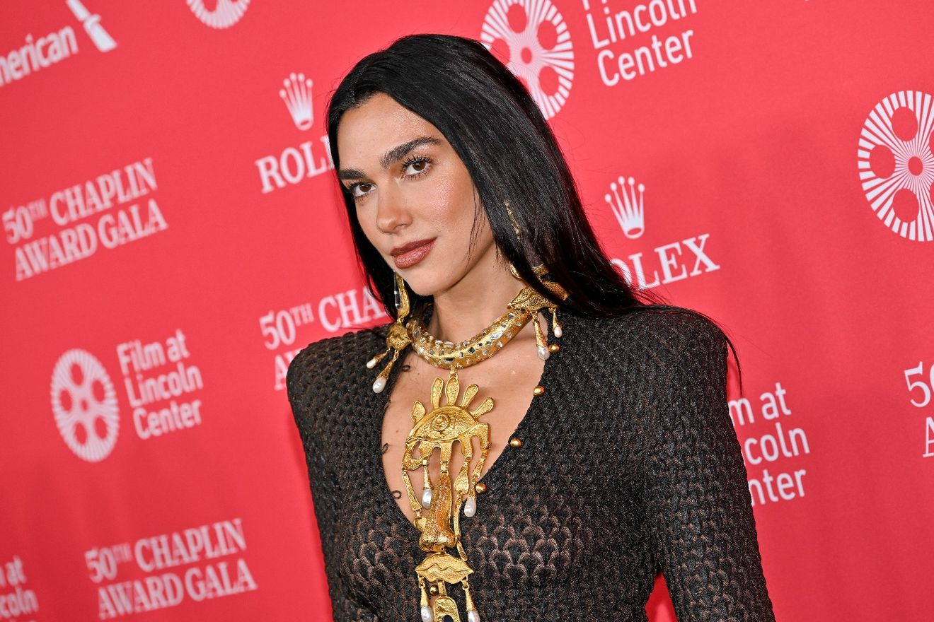Dua Lipa: Η συνέχεια του σίριαλ με μάνατζερ και Kneecap – Όσα δεν θα μάθουμε ποτέ