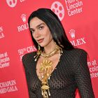 Η Dua Lipa ποζάρει γυμνή στην μπανιέρα της