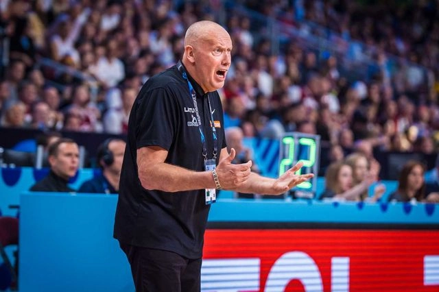 EuroBasket 2025: Ο Λιθουανός προπονητής αγνόησε επιδεικτικά τους Έλληνες δημοσιογράφους