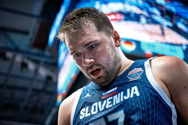 Eurobasket 2025: Ασπίδα στον Ντόντσιτς από τους συμπαίκτες του