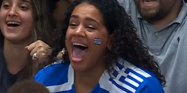 EuroBasket 2025: Έξαλλοι πανηγυρισμοί της Μαράια με το καλάθι και φάουλ του Γιάννη Αντετοκούνμπο