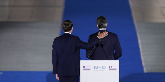 Ο Μακρόν ως… “φόβητρο” για τους ψηφοφόρους της ΝΔ