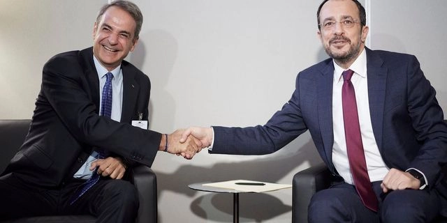 Μητσοτάκης – Χριστοδουλίδης δηλώνουν προσηλωμένοι στο καλώδιο, ενώ ο Ερντογάν απειλεί ξανά