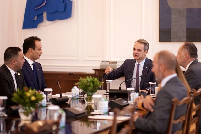 Συνάντηση Μητσοτάκη με τον γιο του Στρατάρχη Χάφταρ